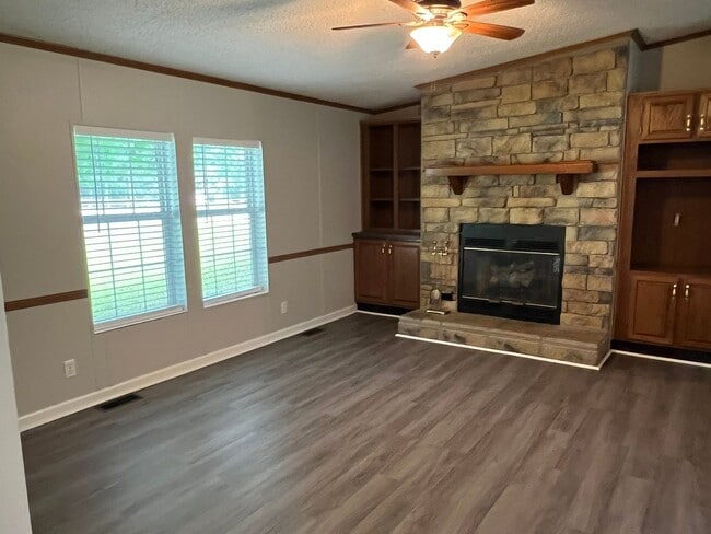 Building Photo - Cedar Lane