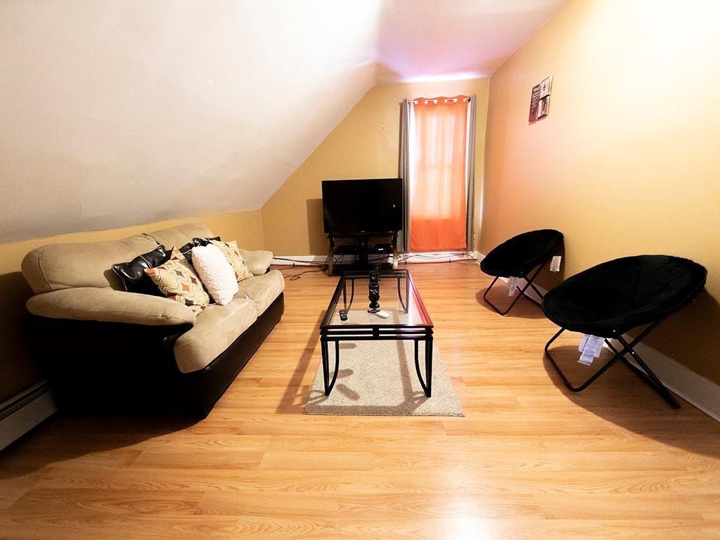 Bedroom 1/living room - 241 Admiral St