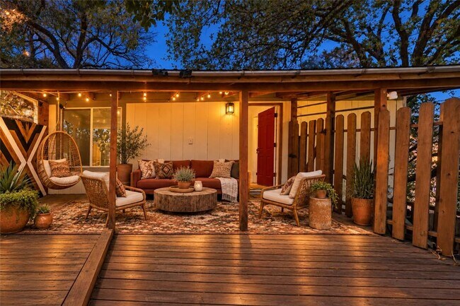 Building Photo - 1201 Loma Dr