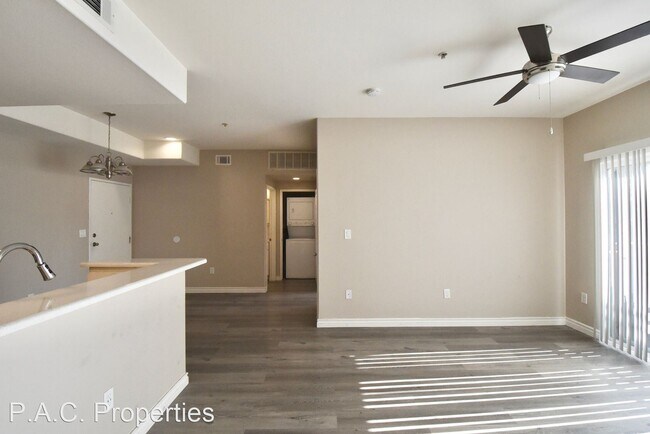 Building Photo - 2 br, 2 bath Apartment - 11311 Morrison St...