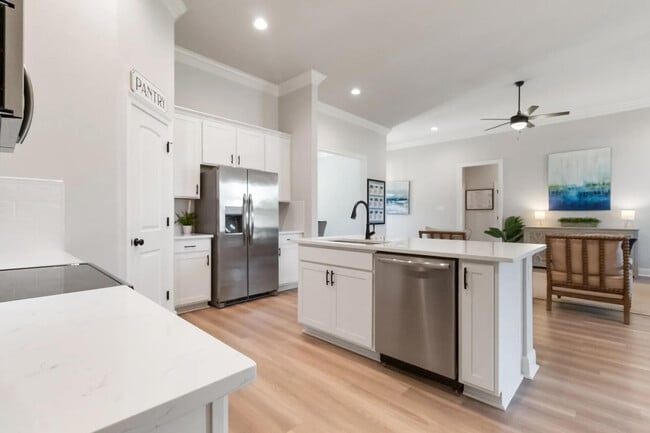 Building Photo - 2703 Louis Cir