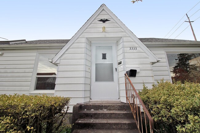 Building Photo - Freshly Updated Beaumont-Wilshire 3 Bedroom