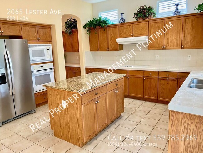 Building Photo - 2065 Lester Ave