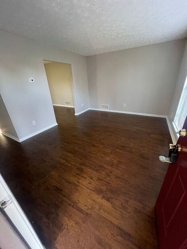 Foto del edificio - Finally a 2 bedroom 1.5 bath townhome READY NOW!
