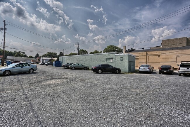 Building Photo - 124-126 N Hanover St