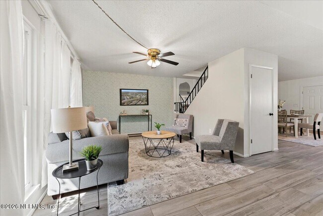 Foto del edificio - 8140 Sutton Pl N