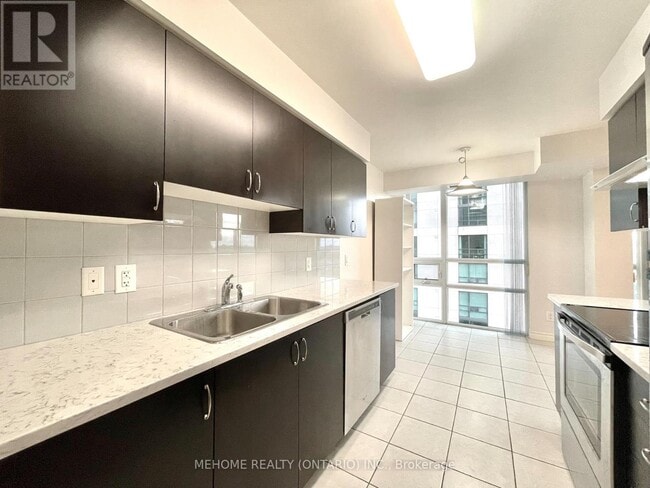 Photo du bâtiment - 88 Grangeway Ave