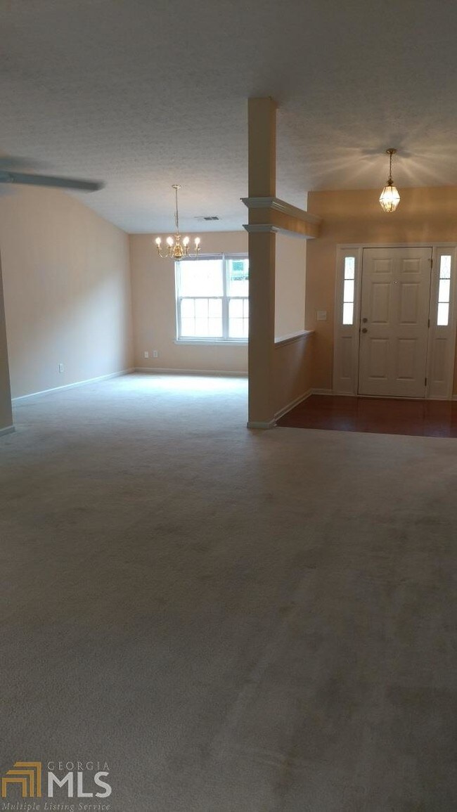 Building Photo - 165 Bridgestone Ln