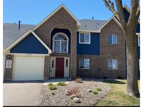 Building Photo - 2575 Heritage Dr