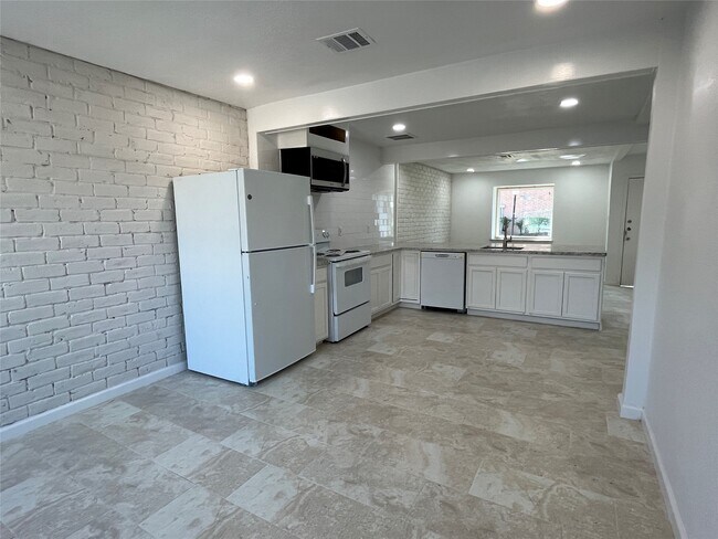 Foto del edificio - 12829 High Star Dr