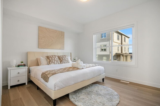 Building Photo - 2117-2181 81 St S W