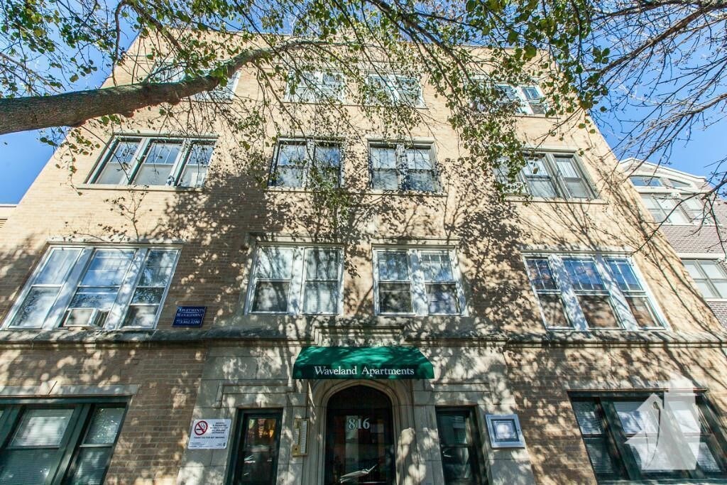 Foto principal - 816 W Waveland Ave