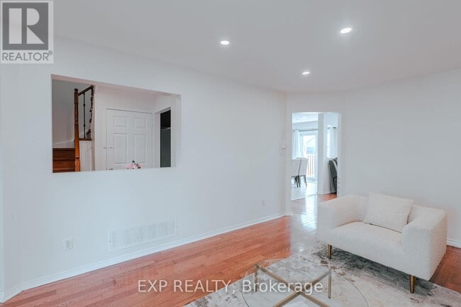 Building Photo - 1043 Roseheath St