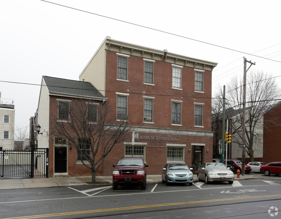 Building Photo - 700-702 S 11th St