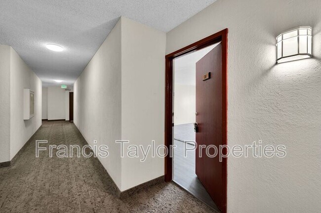 Foto del edificio - 6780 Friars Rd