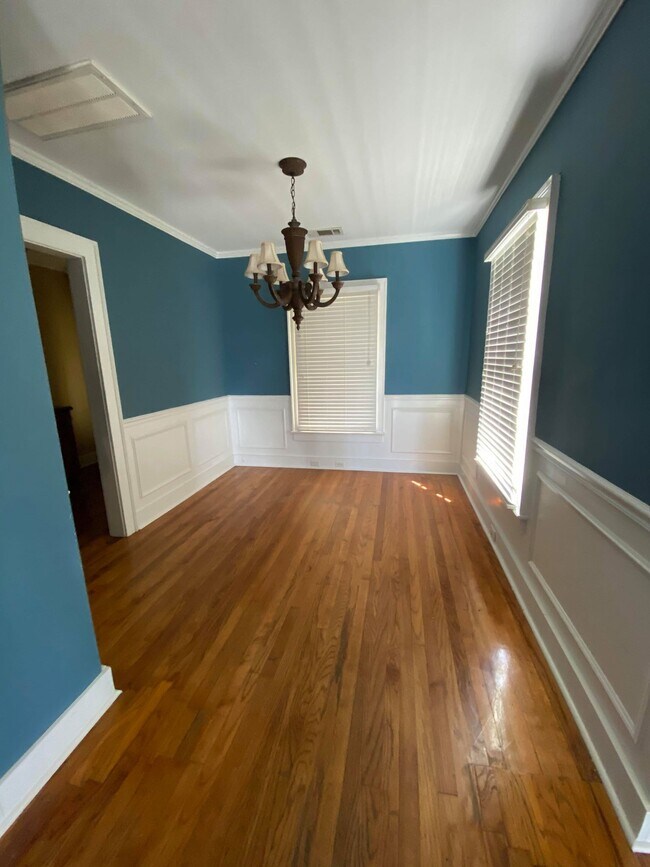 Building Photo - 231 W Dodson St