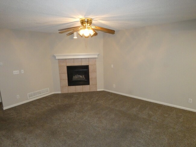 Building Photo - 10615 N Locust Ct