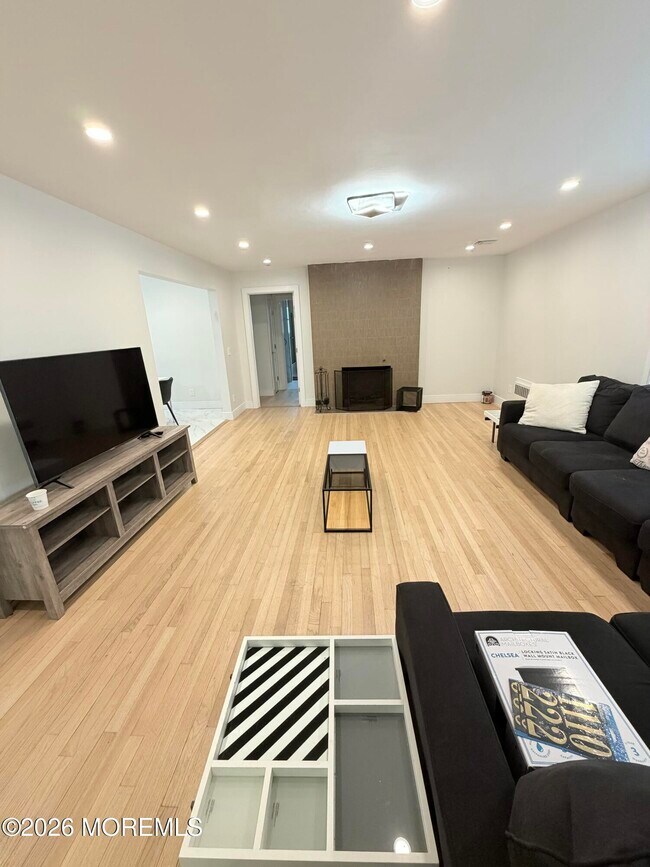 Foto del edificio - 2025 Lesser Pkwy