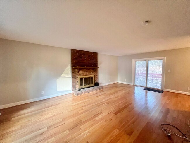 Foto del edificio - Newly Renovated 3BD, 2.5BA North Raleigh Home on a Private Lot in a Prime Location Near Shopping,...