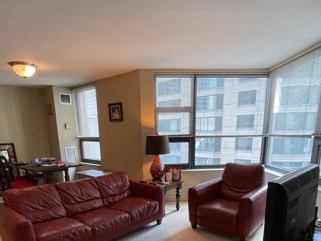 Foto del edificio - 401 E Ontario St