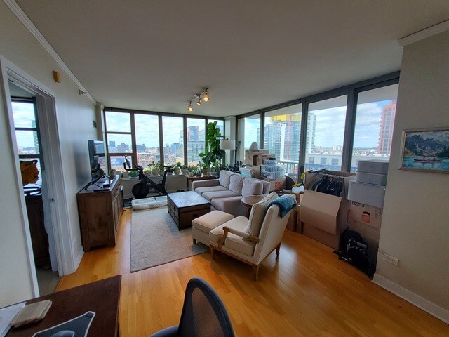 Foto principal - 200 N Jefferson St