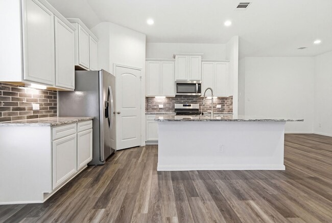 Building Photo - 1606 Happy Vly St