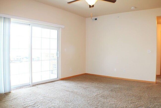 Building Photo - $1,125 | 2 Bedroom, 2 Bathroom Condo | No ...