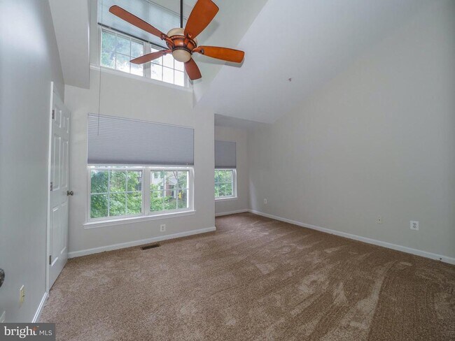 Building Photo - 32 Harbour Heights Dr