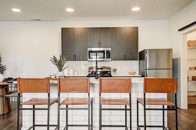 Interior Photo - The E