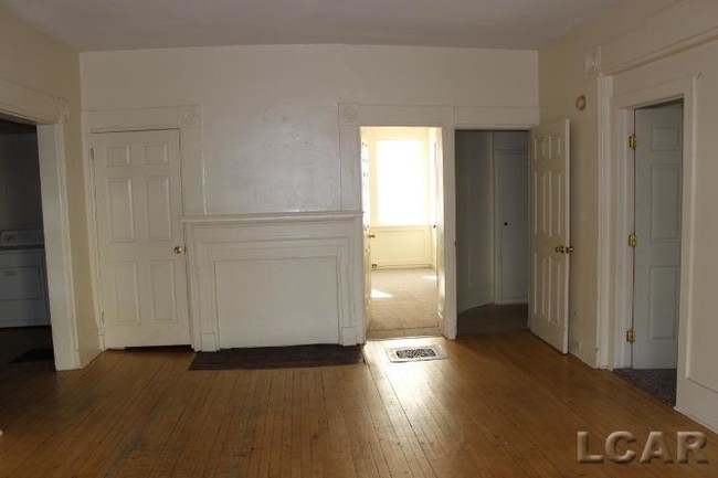 Building Photo - 309 Toledo St
