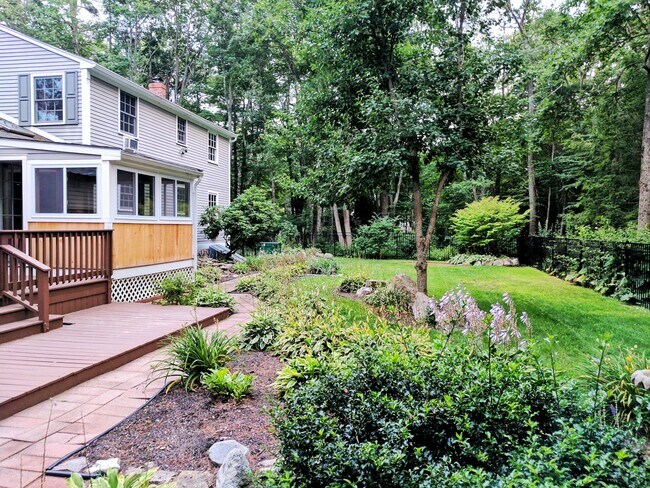 Foto del edificio - 247 Woodland Rd