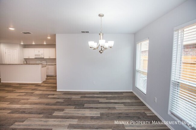 Building Photo - 5527 Kemper St