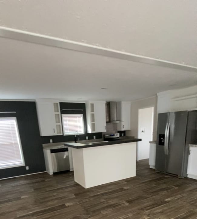 Building Photo - 325 Robin Ln