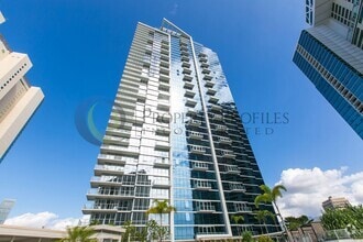 Building Photo - 1189 WAIMANU St