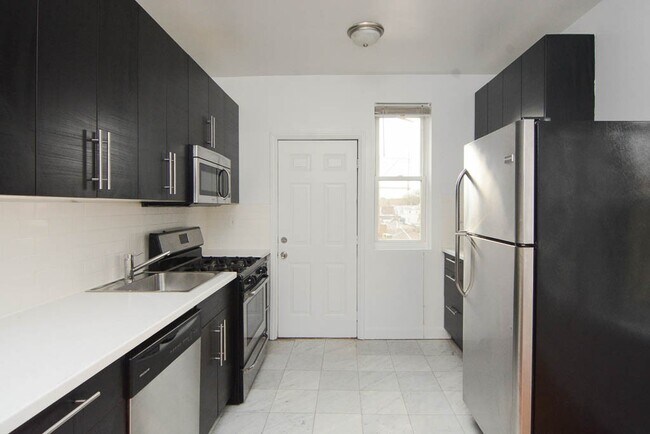 Foto del edificio - 2347 N Drake Ave
