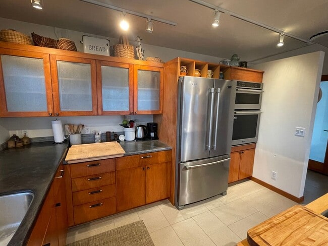 Foto del edificio - Spectacular View Home In Langley and Fully Furnished!