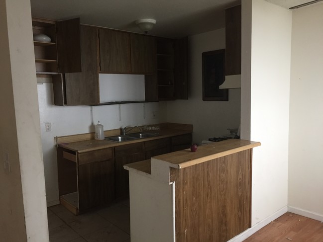 Foto del edificio - Coronado Apartments Non-Rent Controlled