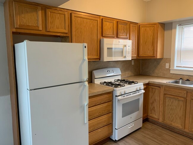 Building Photo - 8 Dean St NE