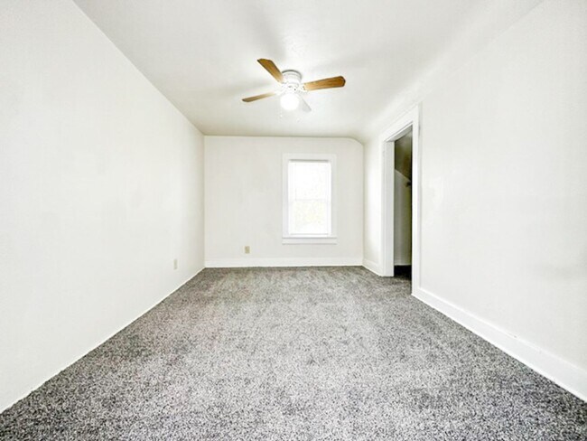 Foto del edificio - 123 S Clay St