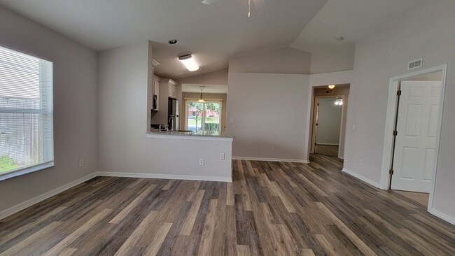 Building Photo - Remodeled 4 Bedroom 2 Bath Home