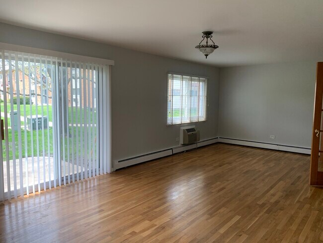 Foto del edificio - 8836 N Western Ave