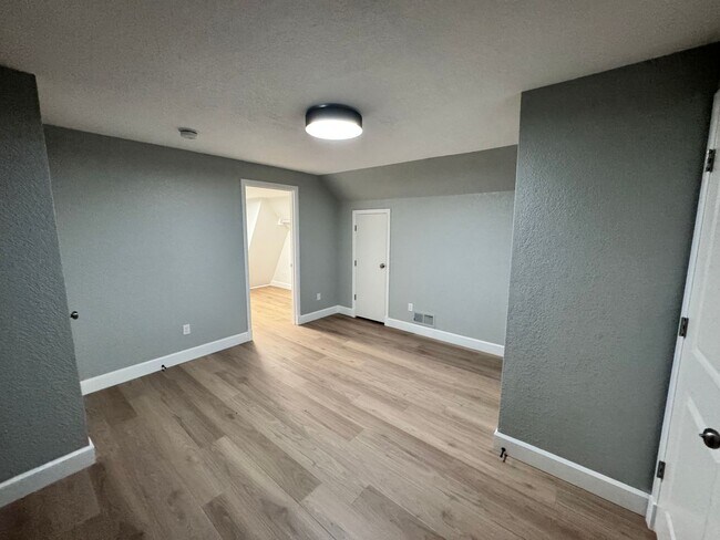 Foto del edificio - North End 4 bdrm Beautiful Home with Amazing Master closet!!