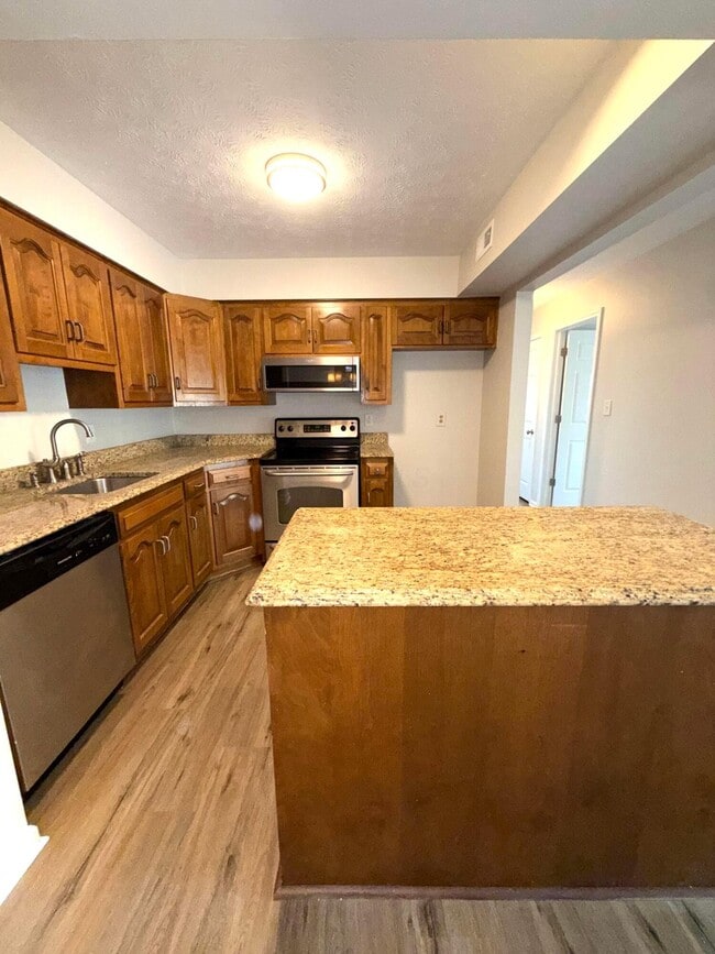 Building Photo - 1440 Slade Ave