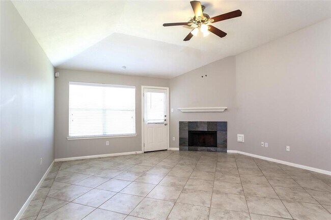 Building Photo - 2447 Halstead Dr