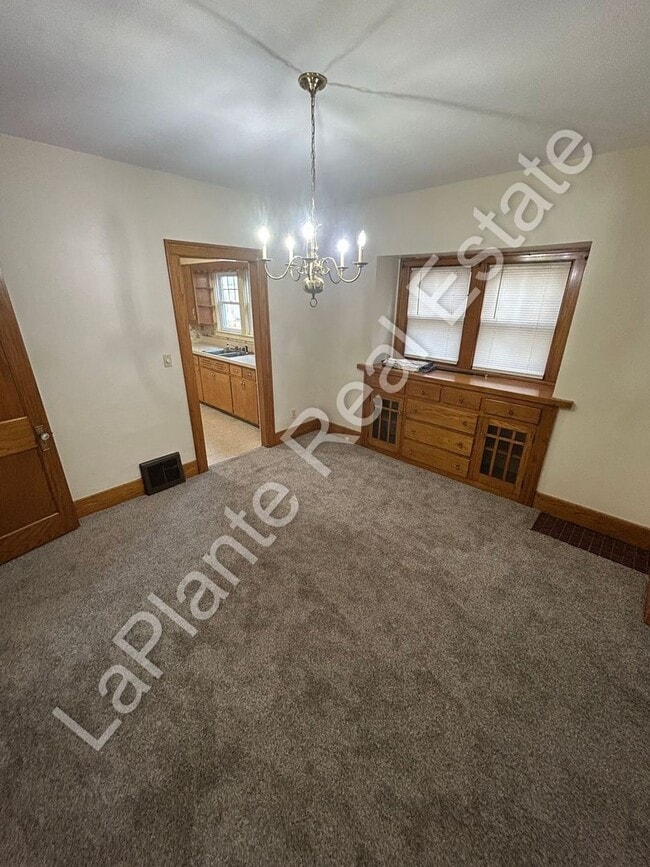 Building Photo - 1439 Vassar Dr