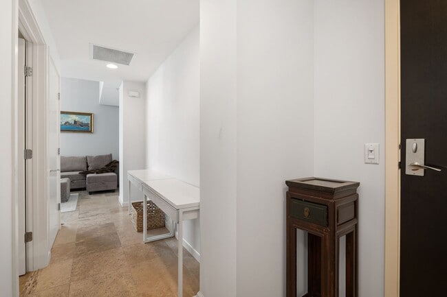 Building Photo - Little Italy Fully Furnished 1 Bedroom! Av...