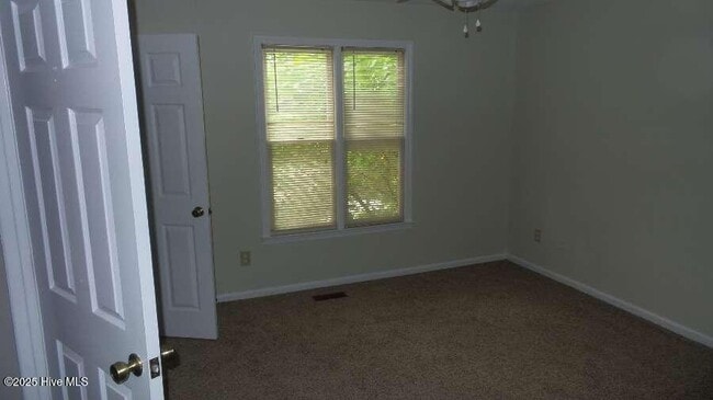 Foto del edificio - 3200 Crystal Oaks Ln