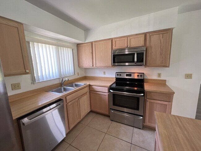 Building Photo - 5523 Westbrook Dr
