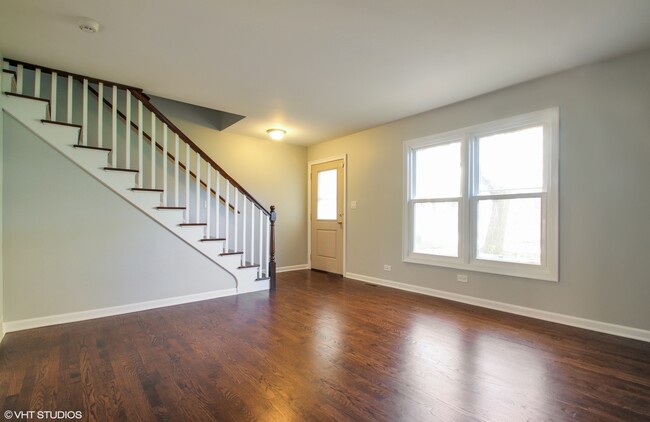 Building Photo - 1732 Pickwick Ln