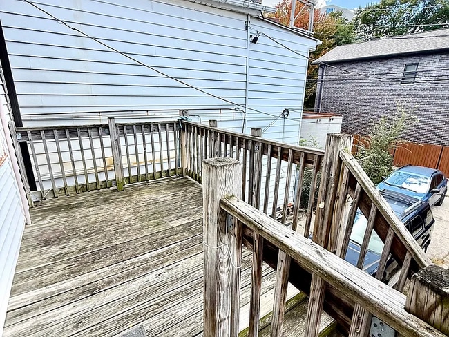 Foto del edificio - 2110 N Western Ave